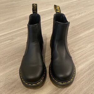 Dr. Marten 2976 Chelsea boots